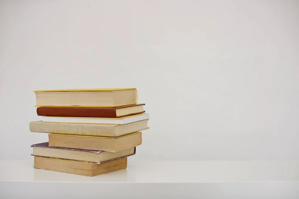 Pila Libri Sfondo Bianco — Foto Stock