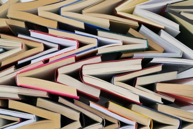 Dizilmiş kitapların arkaplanı