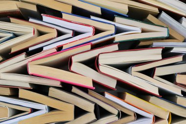 Dizilmiş kitapların arkaplanı