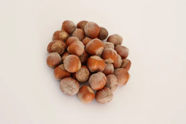 Hazelnuts Белом Фоне — стоковое фото