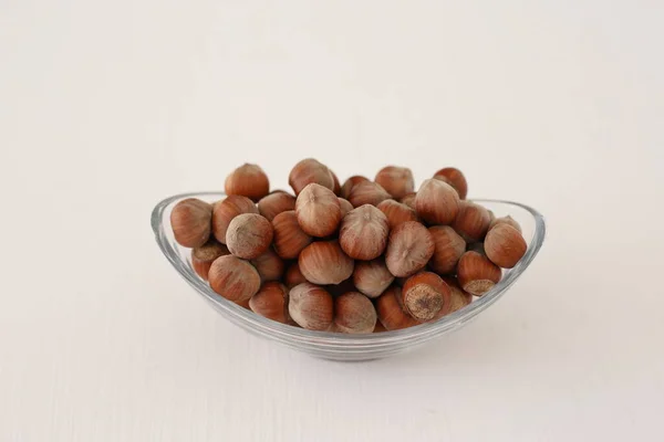 Hazelnuts Белом Фоне — стоковое фото