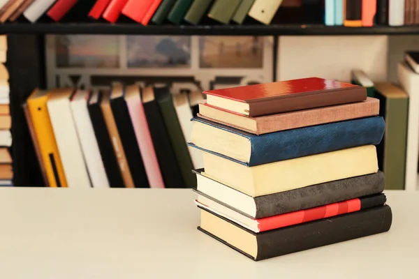 Books Table Library — Stock Photo, Image