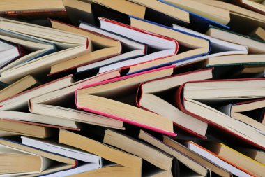 Dizilmiş kitapların arkaplanı