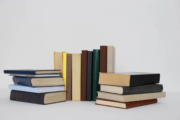 Libros Sobre Fondo Blanco — Foto de Stock