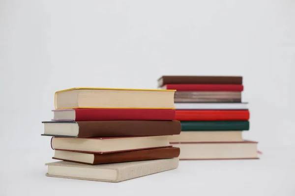 Stapel Von Büchern Auf Weißem Hintergrund — Stockfoto