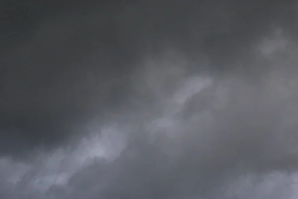 Cielo Scuro Con Pioggia Nuvole — Foto Stock