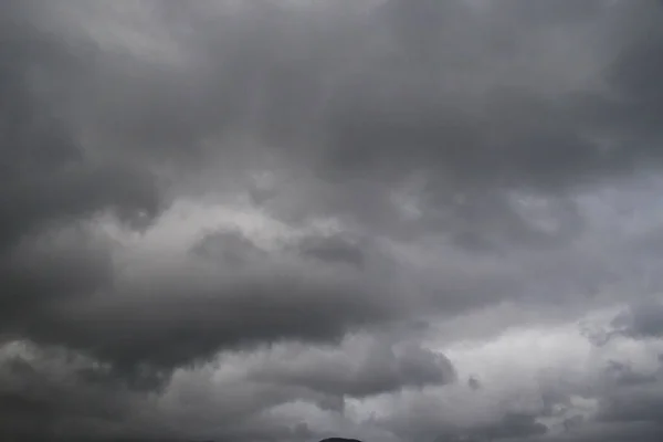Cielo Scuro Con Pioggia Nuvole — Foto Stock