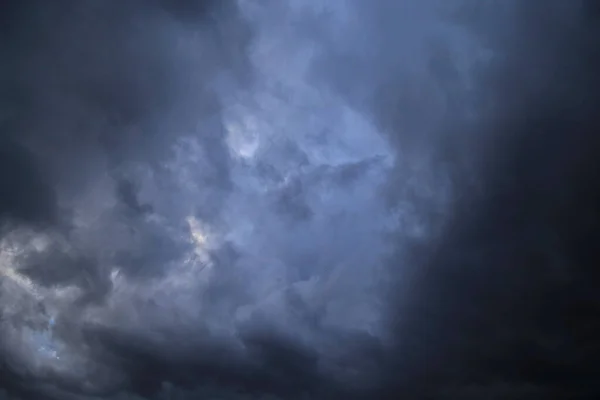 Ciel Sombre Avec Nuages — Photo