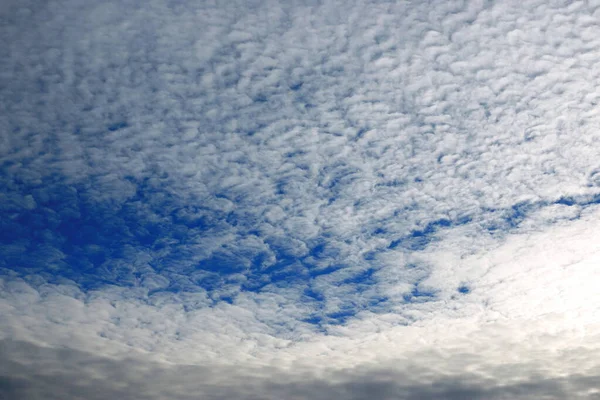 Ciel Bleu Avec Des Nuages Blancs — Photo