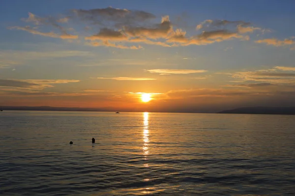 Ηλιοβασίλεμα Στη Θάλασσα Μπροστά Από Makarska Κροατία — Φωτογραφία Αρχείου