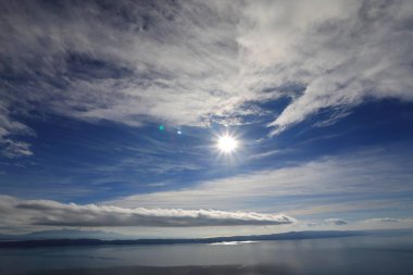 Hırvatistan 'ın Makarska kenti önündeki panoramik deniz manzarası