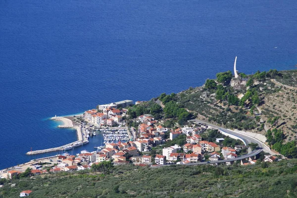 Hırvatistan Makarska Riviera Kentinde Popüler Bir Turizm Beldesi Olan Podgora — Stok fotoğraf