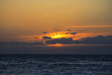 Adriyatik Denizi üzerinde gün batımı