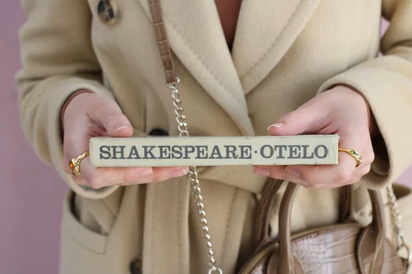 Stratford Ηνωμένο Βασίλειο 2021 Βιβλίο Του William Shakespeare Othello Στα — Φωτογραφία Αρχείου