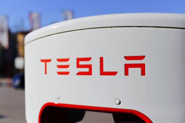 Vrgorac, Hırvatistan, 24,03,2021. Elektrikli arabalar için Tesla süperşarj aleti