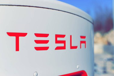 Vrgorac, Hırvatistan, 25.03.2021. Elektrikli arabalar için Tesla süperşarj aleti