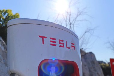 Vrgorac, Hırvatistan, 25.03.2021. Elektrikli arabalar için Tesla süperşarj aleti