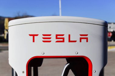Vrgorac, Hırvatistan, 25.03.2021. Elektrikli arabalar için Tesla süperşarj aleti