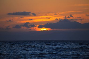  Adriyatik Denizi üzerinde gün batımı