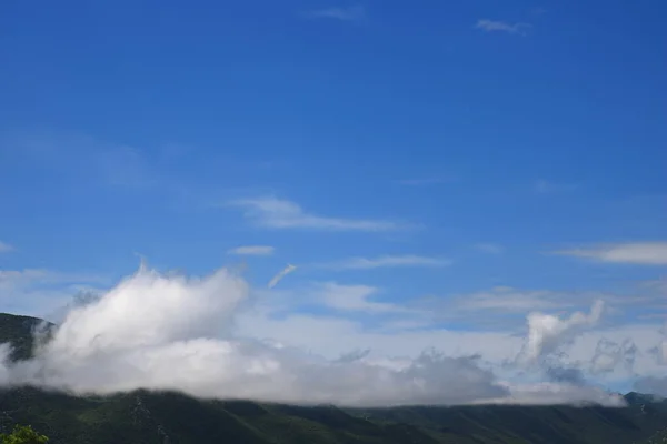 Blauer Himmel Mit Weißen Wolken — Stockfoto