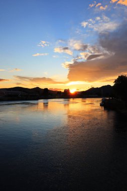 Neretva, Metkoviç ve Hırvatistan üzerinden gün batımı