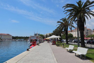 Makarska, Hırvatistan, 14 Haziran 2021 Yaz tatilleri boyunca deniz kenarında yürüyüş ve yaz etkinliklerinin keyfini çıkarın