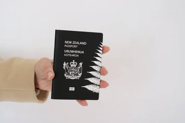 Pasaporte Nueva Zelanda Mano — Foto de Stock