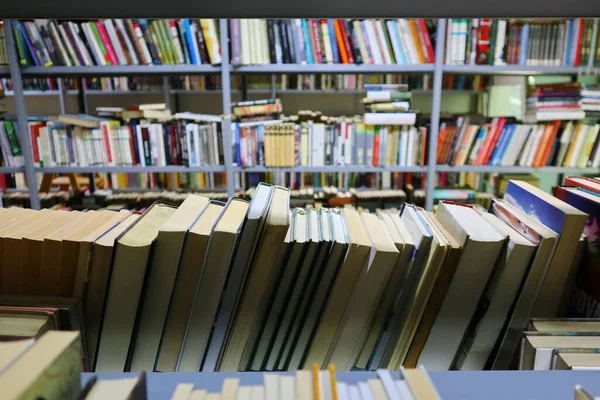 Libros Estante Biblioteca — Foto de Stock