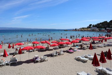 Vrgorac, Hırvatistan, 04.07.2021. Tesla elektrikli araba şarj edildi