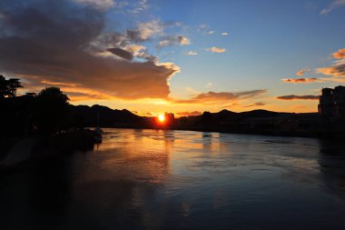 Neretva, Metkoviç ve Hırvatistan üzerinden gün batımı