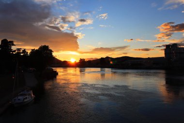 Neretva, Metkoviç ve Hırvatistan üzerinden gün batımı