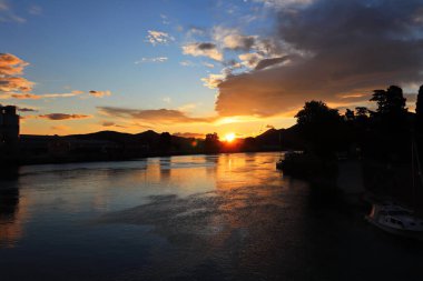 Neretva, Metkoviç ve Hırvatistan üzerinden gün batımı