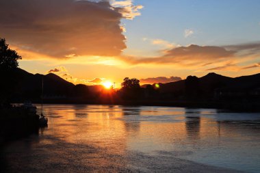 Neretva, Metkoviç ve Hırvatistan üzerinden gün batımı