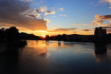 Neretva, Metkoviç ve Hırvatistan üzerinden gün batımı