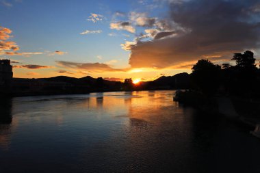 Neretva, Metkoviç ve Hırvatistan üzerinden gün batımı