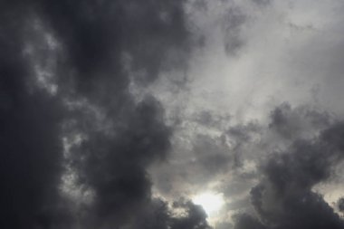 Bulutlar ile dramatik gökyüzü arka plan