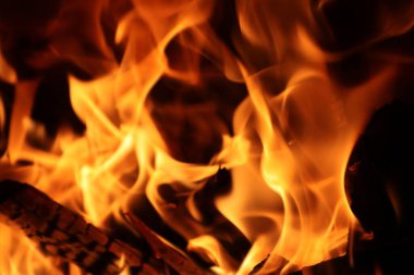 Siyah üzerine ateş