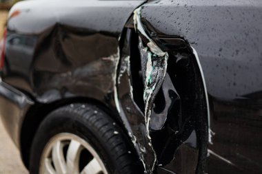 Araba kazası üstüne kaza.