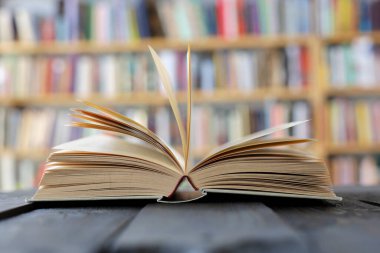 Eski kitap kütüphane