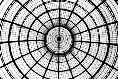 Milano 'daki Galleria Vittorio Emanuele II' deki cam kubbeye bakın. Geometrik ayrıntı.
