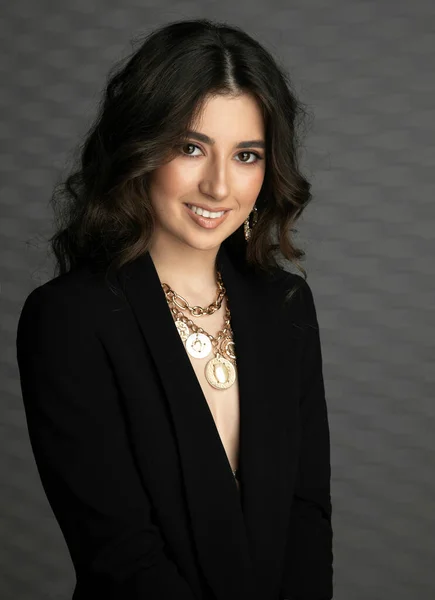 Front Portrait Smiling Young Brunette Woman Makeup Dressed Black Jacket — Fotografia de Stock