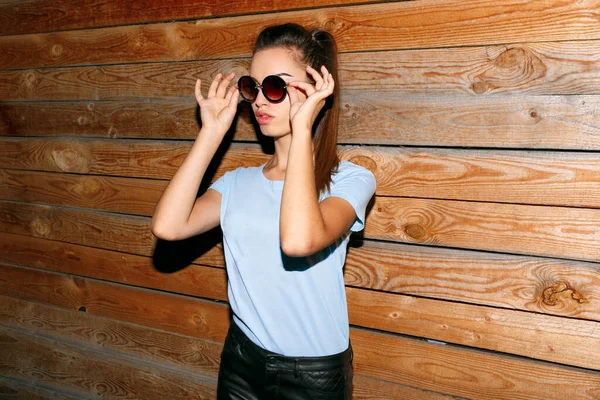 Profile Attractive Young Girl Sunglasses Blue Shirt Leather Pants Posing — 图库照片