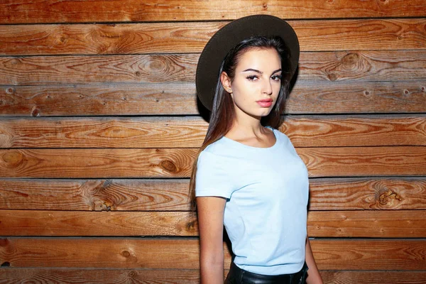 Gros Plan Portrait Une Fille Élégante Coiffée Chapeau Les Cheveux — Photo