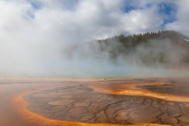 Yellowstone Ulusal Parkı 'nda Büyük Prismatik Bahar, Wyoming, ABD, yatay