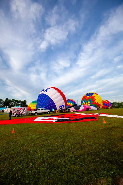 위스콘신주 마라톤 카운티 2021 Taste Glow Balloon Fest 수직으로 열기구를 — 스톡 사진