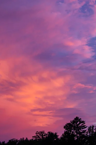 Bunt Flauschig Abstrakt Wolken Sommer Senkrecht — Stockfoto