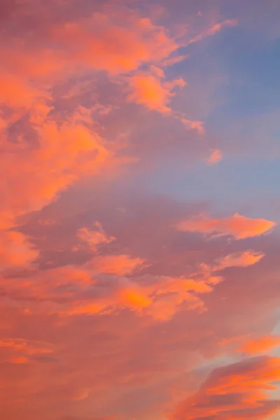 Bunt Flauschig Abstrakt Wolken Sommer Senkrecht — Stockfoto