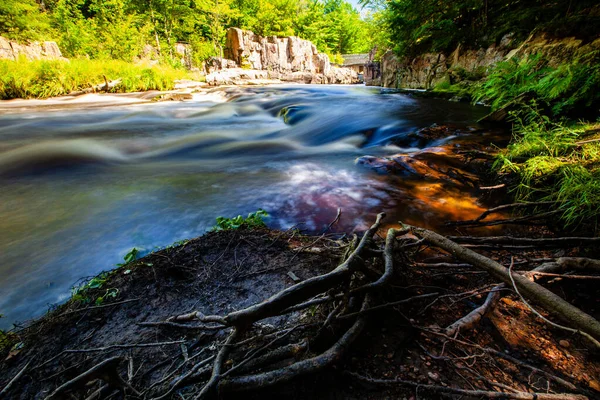 Eau Claire River Fließt Horizontal Durch Die Dells Des Eau — Stockfoto