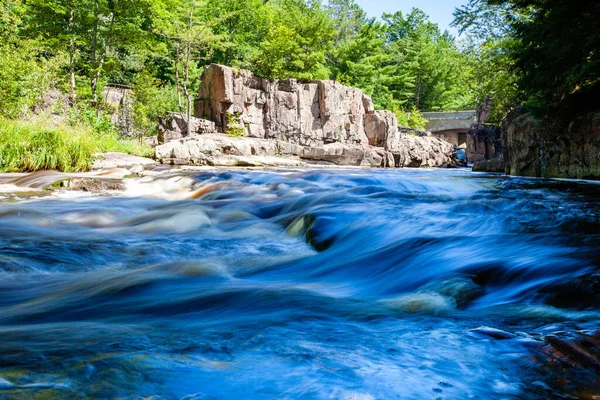 Eau Claire River Fließt Horizontal Durch Die Dells Des Eau — Stockfoto