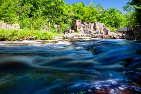 Eau Claire River Fließt Horizontal Durch Die Dells Des Eau — Stockfoto